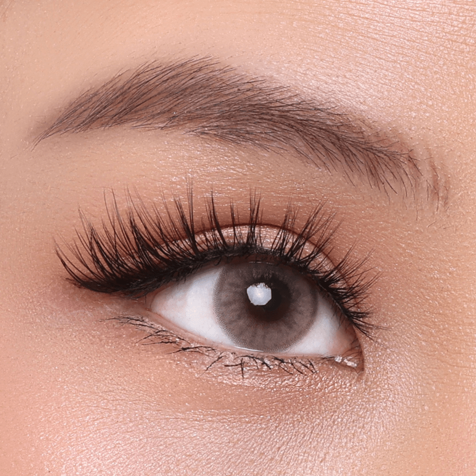 CoréelleThe Petite ClubHMU Lasheseyelash applicator